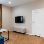 Living room with TV in Apartment near Wawel in Krakow